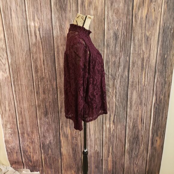 3 for $25 Cable and Gauge Lacy Top - Picture 8 of 12